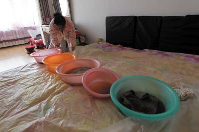 白河楼上漏水，住户失联，小区没物管，业主维权难！律师来支招……